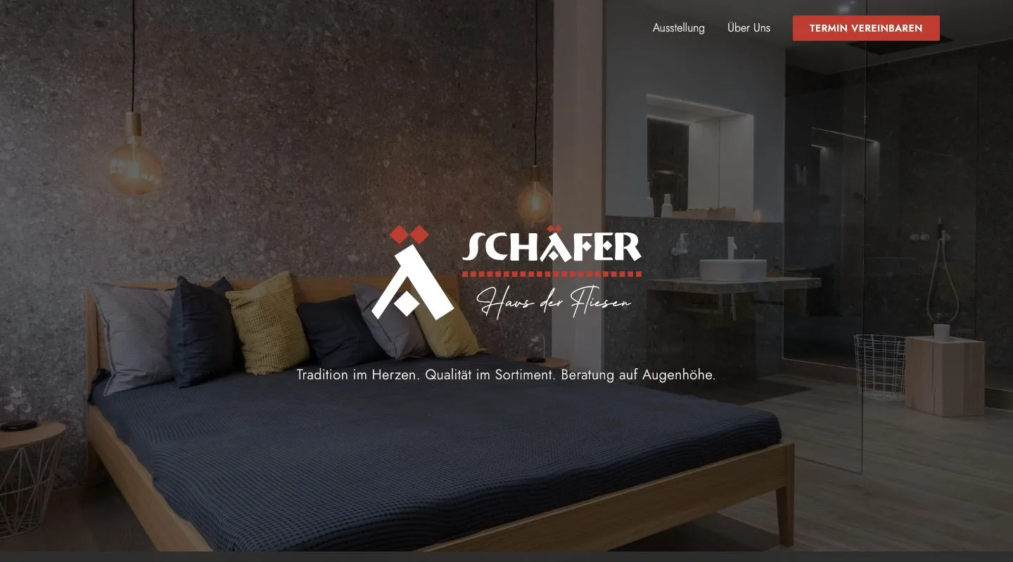 Screenshot der Website von Schäfer Haus der Fliesen mit großflächigen Bildwelten der Ausstellung